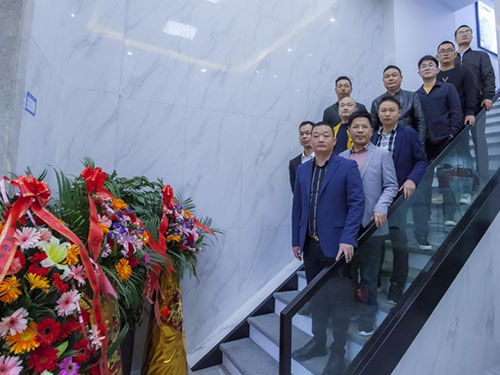 董事長(zhǎng)、總經(jīng)理和項(xiàng)目管理部員工